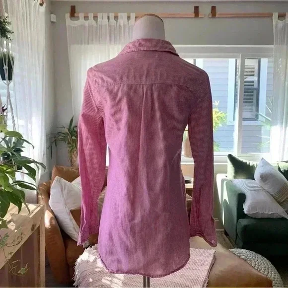 Old Navy red and white pleated button up - Picture 4 of 6